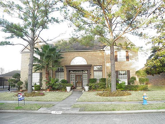 3rd image of 2407 Londonderry Dr