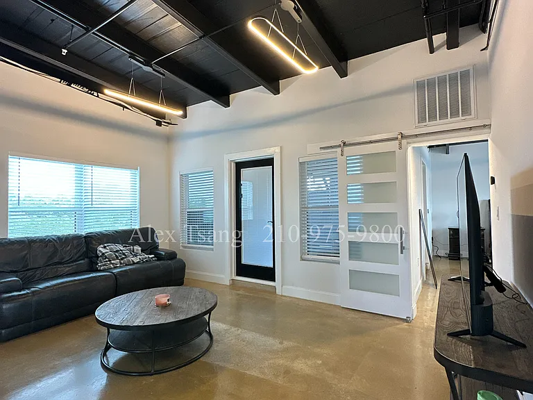 811 Montana St #1301 — Photo 6