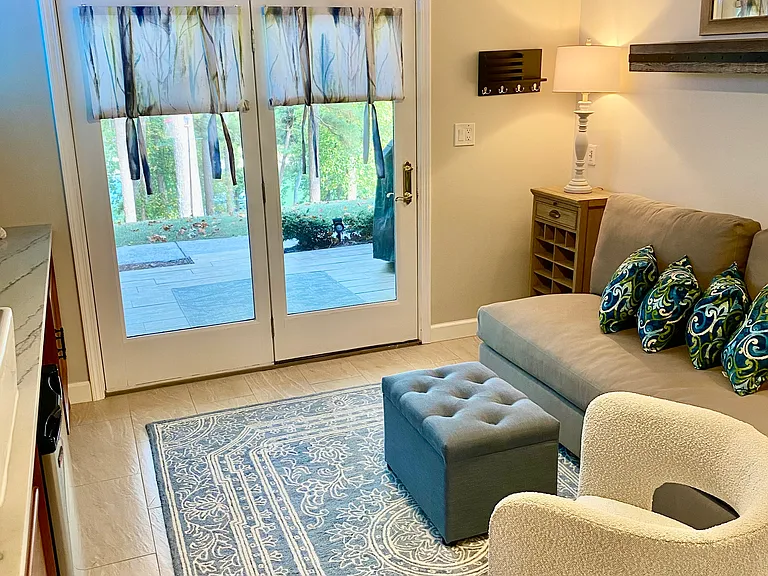 2109 Pine Tree Dr #4 — Photo 5
