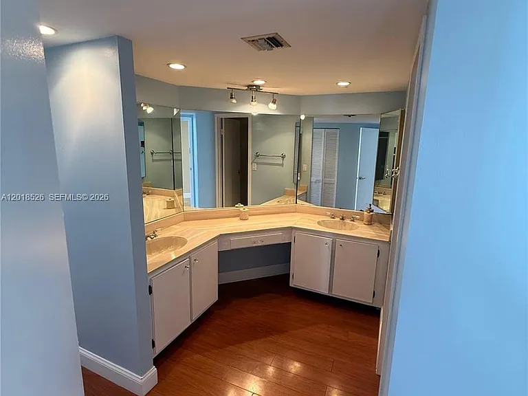 2333 Brickell Ave #602 — Photo 53
