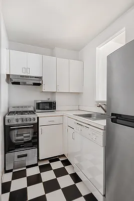 Sold by Compass | media 5