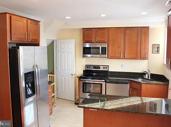 2nd image of 818 S Orme St