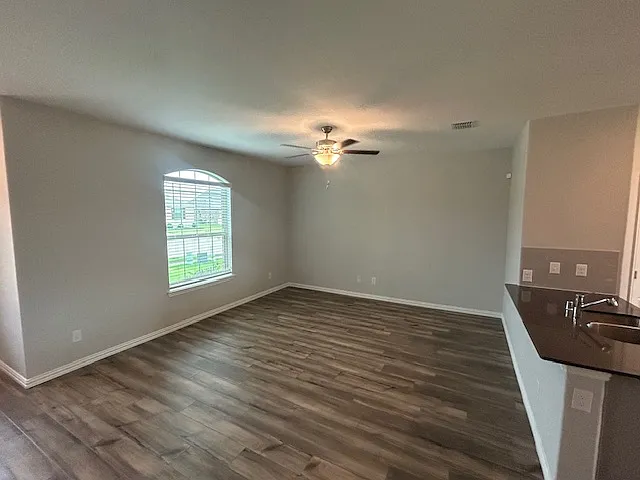 3 bed, 1442 sqft, $1,950 — Photo 4