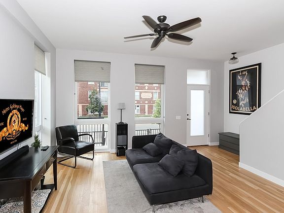 2nd image of 3732 N Milwaukee Ave