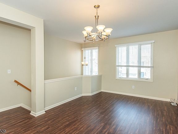 5th image of 46 Devonshire Dr