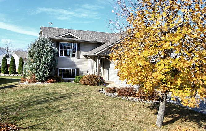1st image of 804 Goldfinch Dr