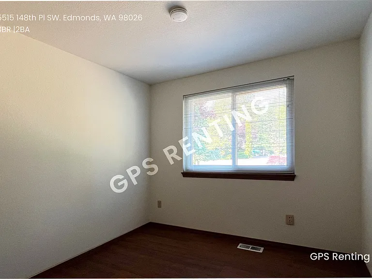 5515 148th Pl SW — Photo 3