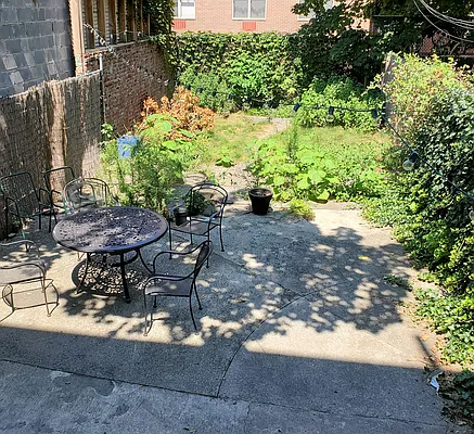 Rented by Amicourt LLC | media 8