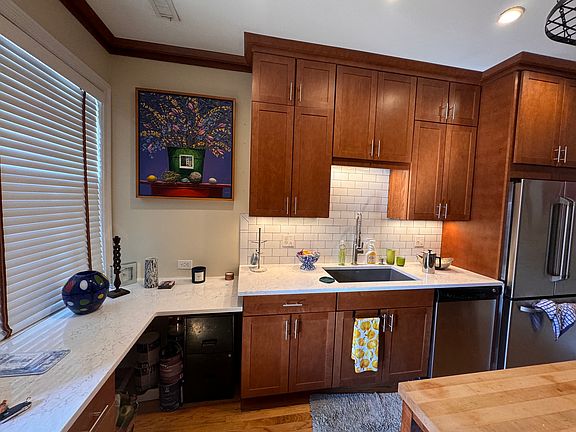 4th image of 4834 N Kenmore Ave APT 1S