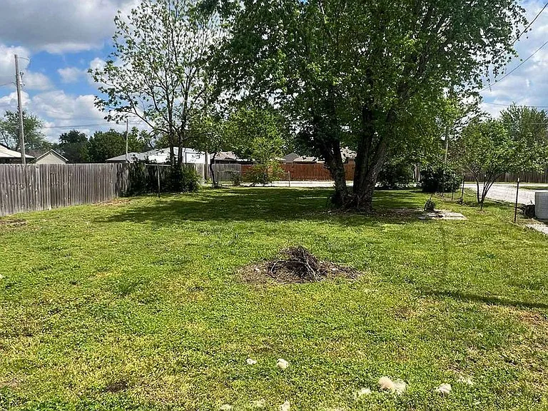 2409 S Willard Ave — Photo 12