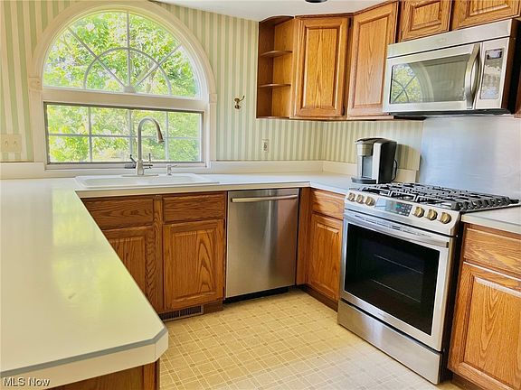 4th image of 5995 Castlehill Dr