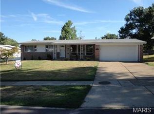 1435 Hollywood Ln, Florissant, MO 63033