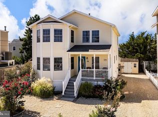 26 E Mariner Ln, Brant Beach, NJ 08008