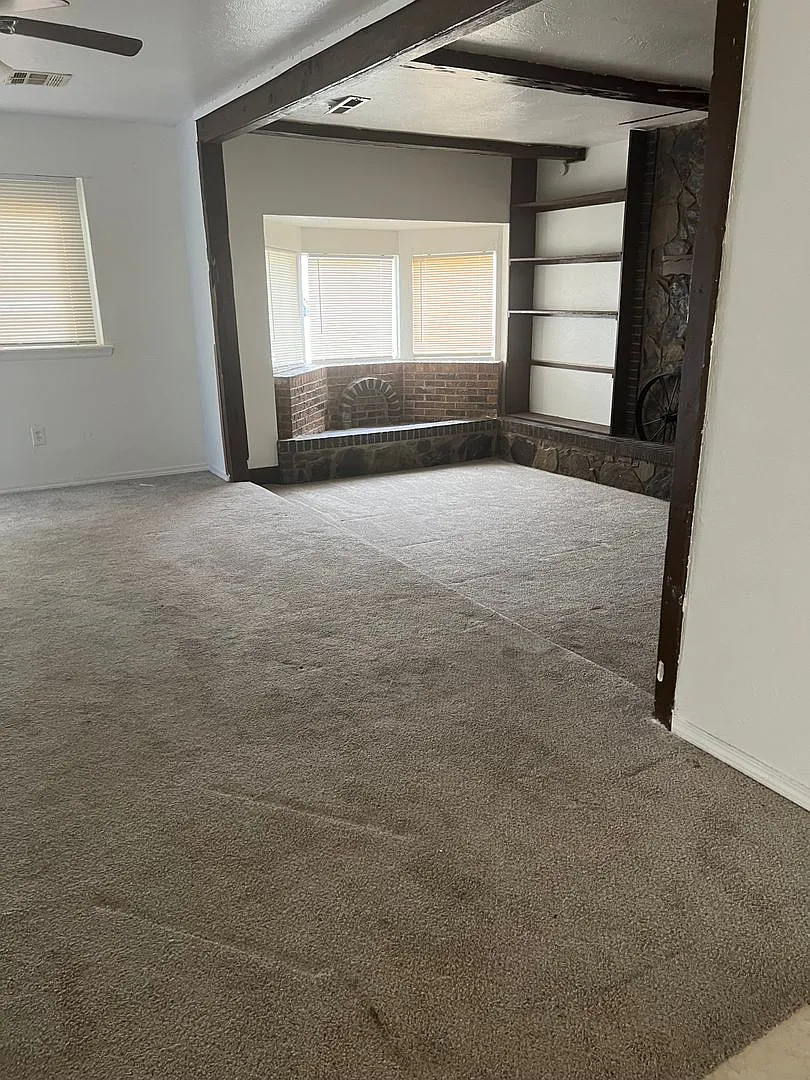 4 Bedrooom 2 Bath home ready for new resident! — Photo 4