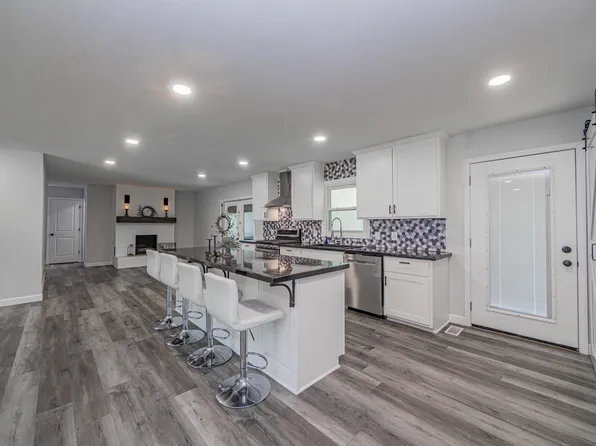 616 Grand Ave, Moberly, MO 65270