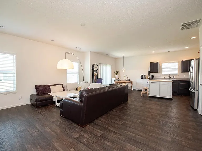 2416 Maxwell Dr — Photo 3