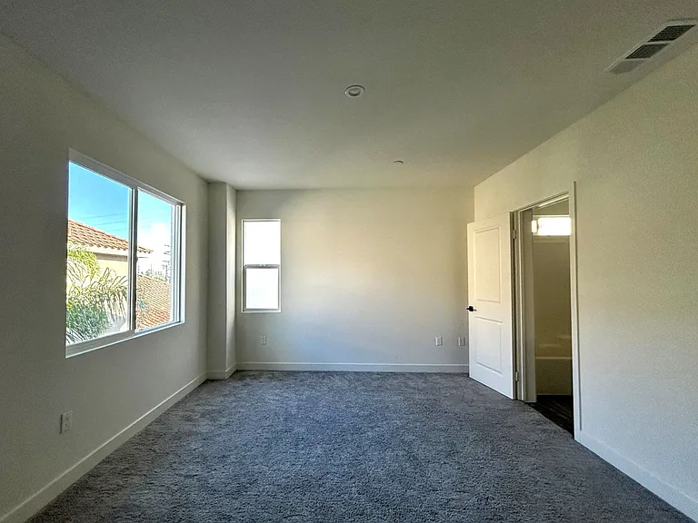 8425 Telegraph Rd — Photo 34