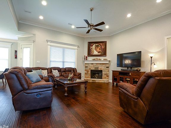 3rd image of 9708 Hickory Heights Dr