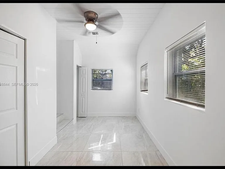 529 NW 42nd St — Photo 31