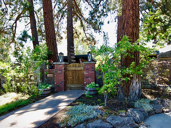 Beautiful walk in gate