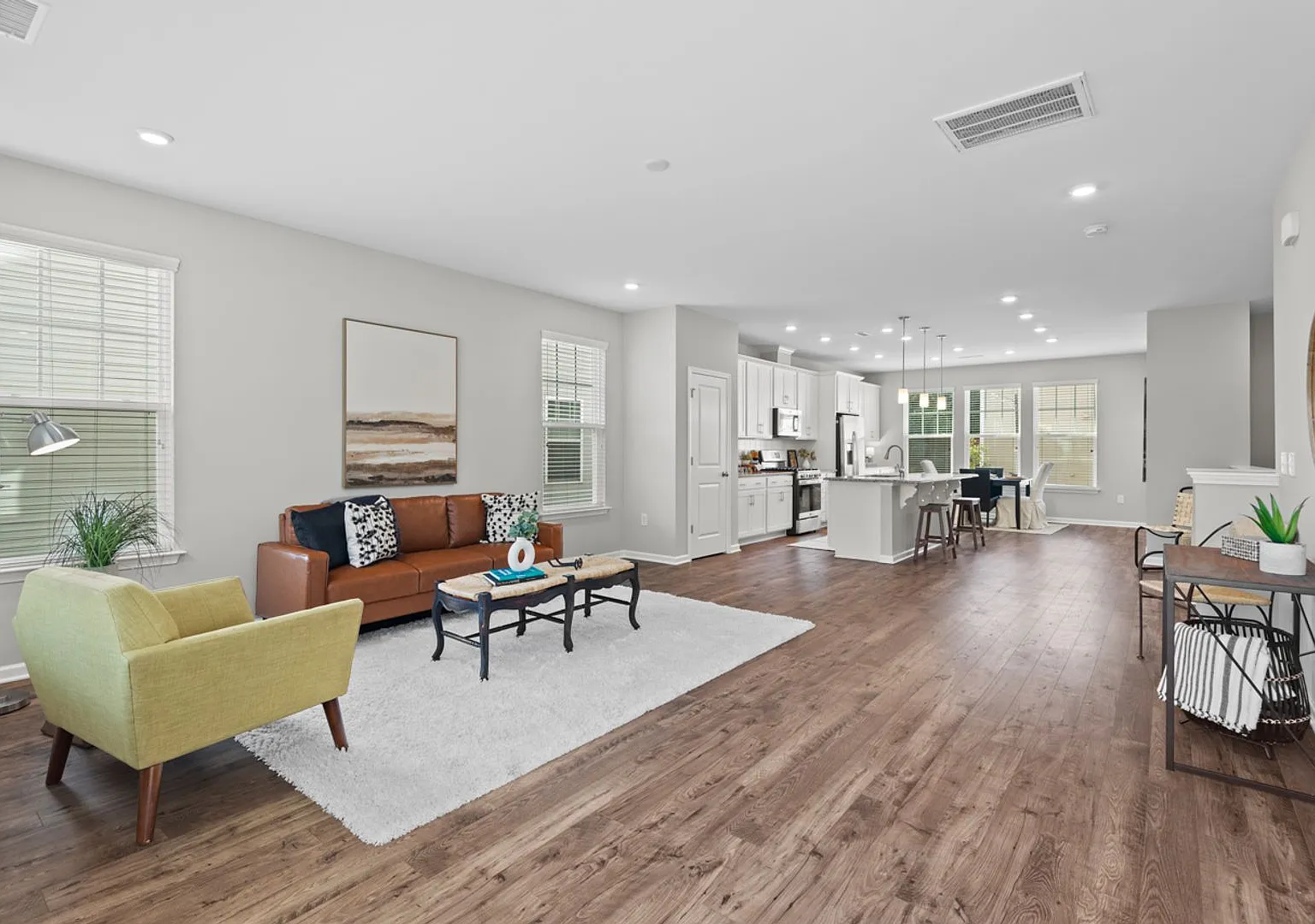 Spacious 4-Bed Home! Modern Kitchen, High Ceilings, Dual Primaries, Laundry Room, Pet Friendly! — Photo 3