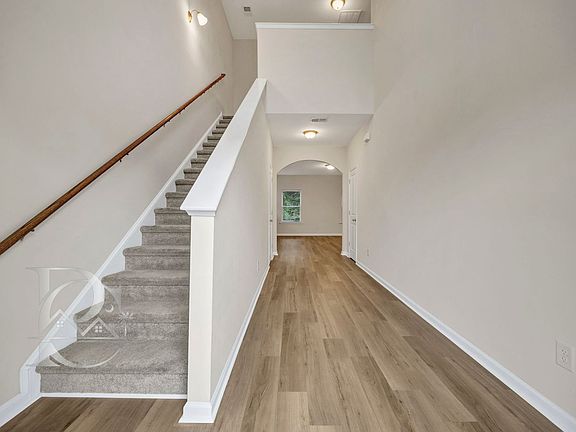 2nd image of 17 Heatherlaurel Ct