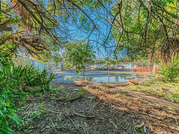 2nd image of 5807 Sussex Dr