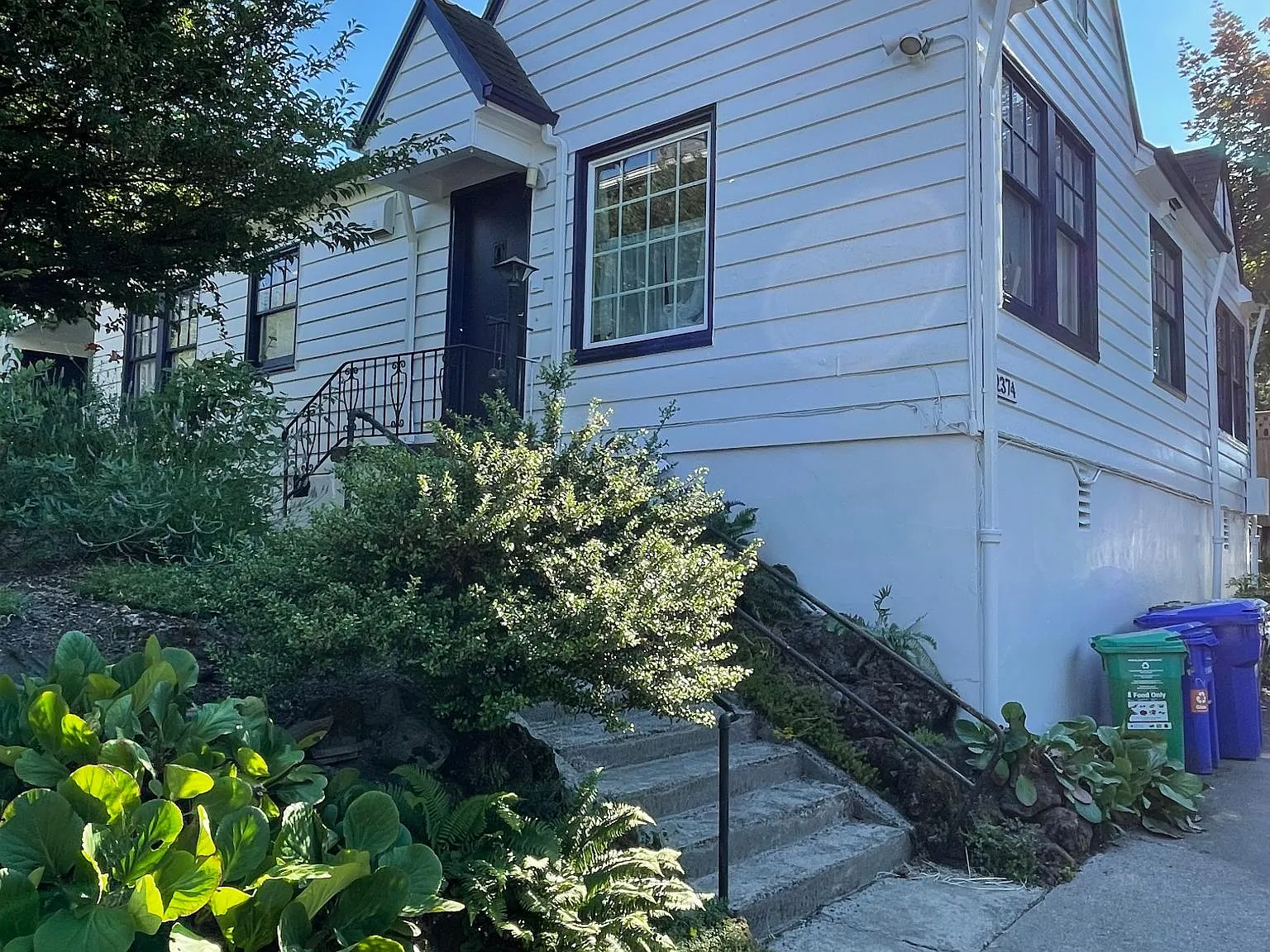 2374 NW Northrup St — Photo 2