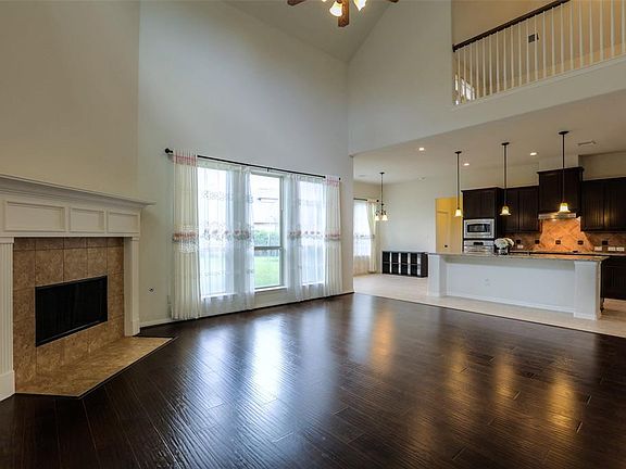 Built in 2012 by Darling Homes.