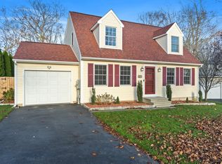 240 Heather Glen Ln, Groton, CT 06355