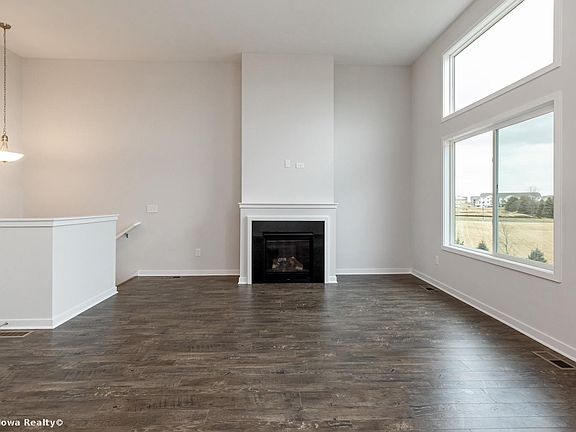 3rd image of 343 NE Mink Dr