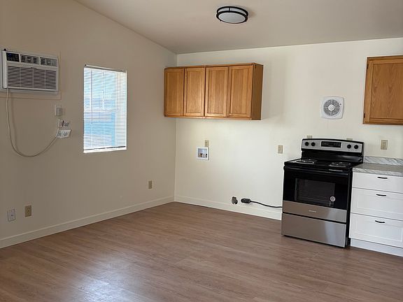 Washer/Dryer hook-up