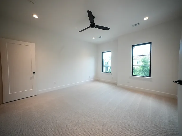 3529 Asbury St — Photo 21