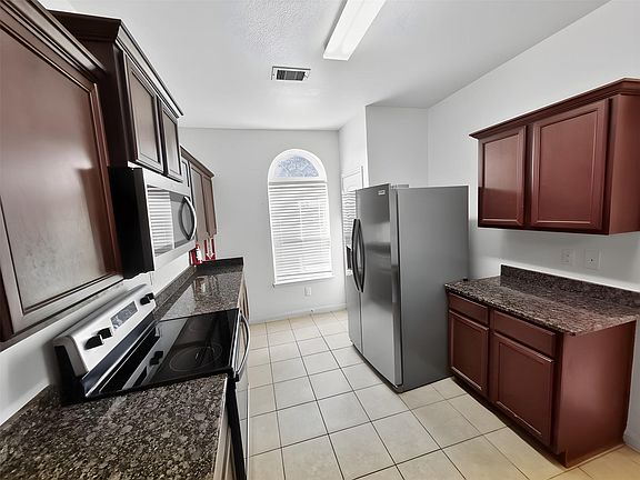 3rd image of 5127 Oakbriar Ln