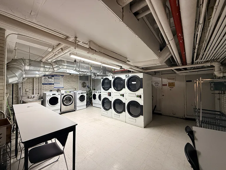 319 E 50th St #4J — Photo 24