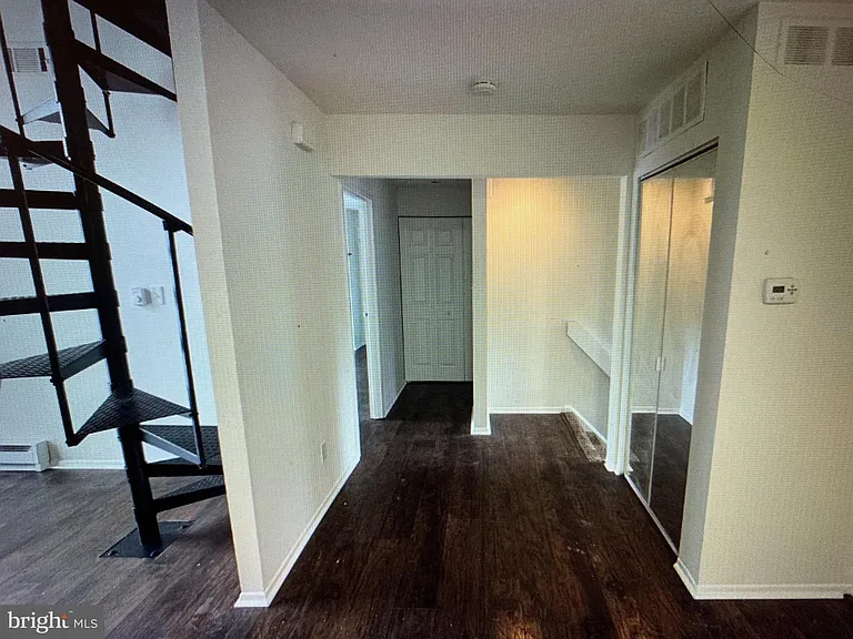 502 Bromley Ests — Photo 3