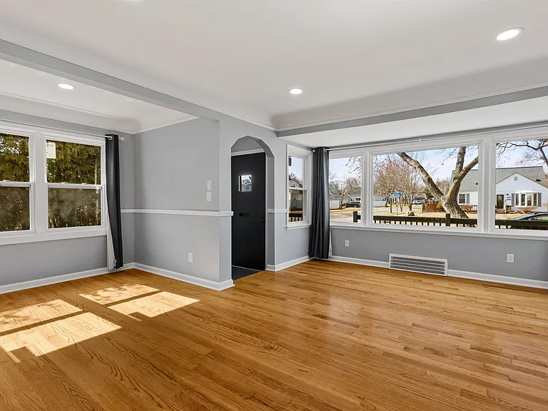 2618 Phillips Ave — Photo 4