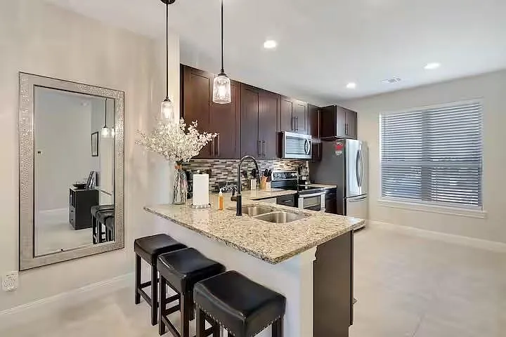 585 Demarett Dr — Photo 8