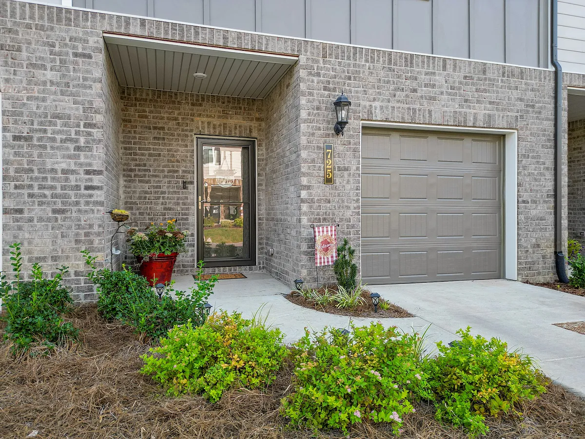 Building Photo - 741 Prairie View Dr #1