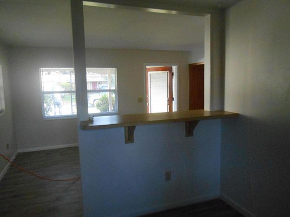 3rd image of 1635 Tangerine St