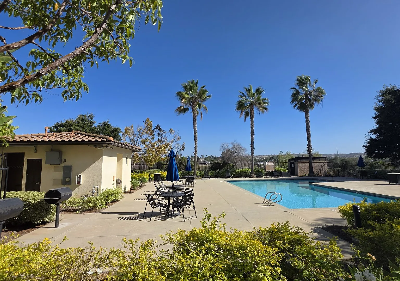 3 bed, 1372 sqft, $3,400 — Photo 3