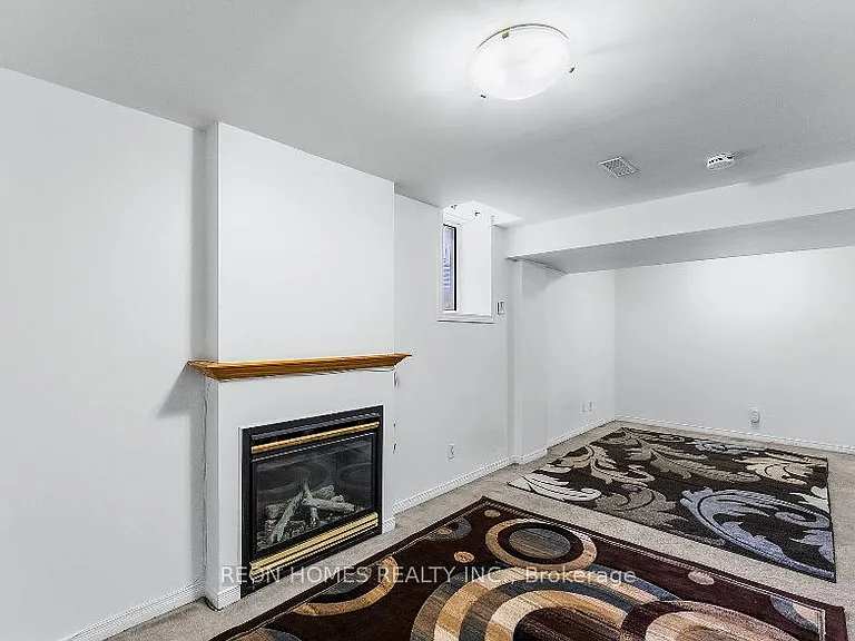 1885 Dalhousie Cres — Photo 23