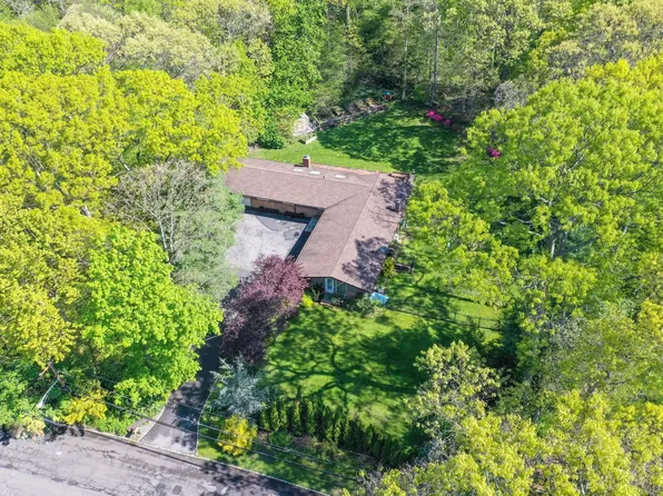 20 Cherry Ln, Syosset, NY 11791