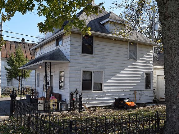 3rd image of 12 E Pearl St