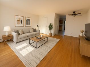 1109 Holiday Ln UNIT 8, Des Plaines, IL 60016