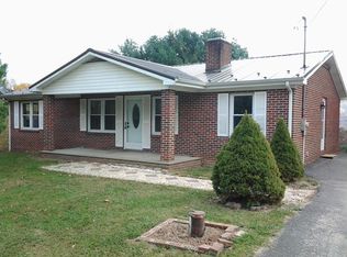 86 Hillcrest St, Cedar Bluff, VA 24609