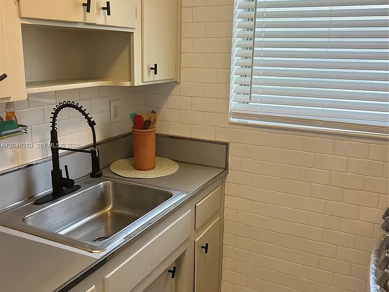 7720 Harding Ave #8 — Photo 18