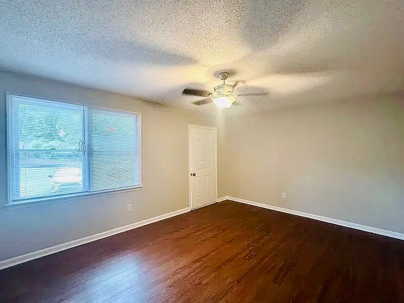 2 bed, 1.5 bath, 1242 sqft, $1,400 — Photo 2