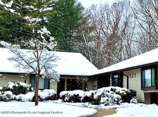 121 Amberly Dr UNIT B, Manalapan, NJ 07726