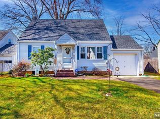 12 Henry St, Bergenfield, NJ 07621